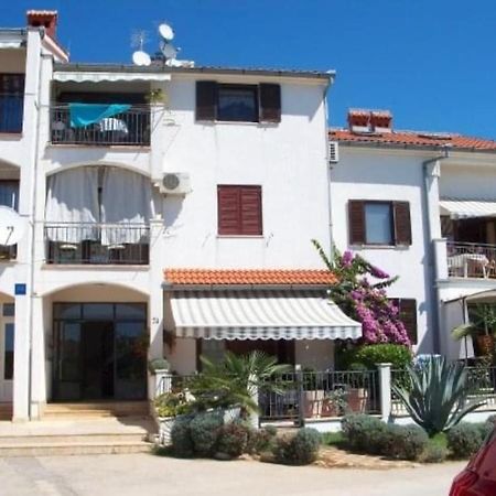 Olivia, Seaside Apartment In Medulin, Croatia Exterior photo